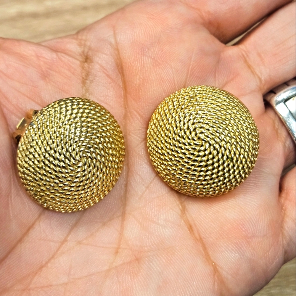Vintage Gold Tone Coiled Rope Texture Dome Shape Clip-On Earrings .75"